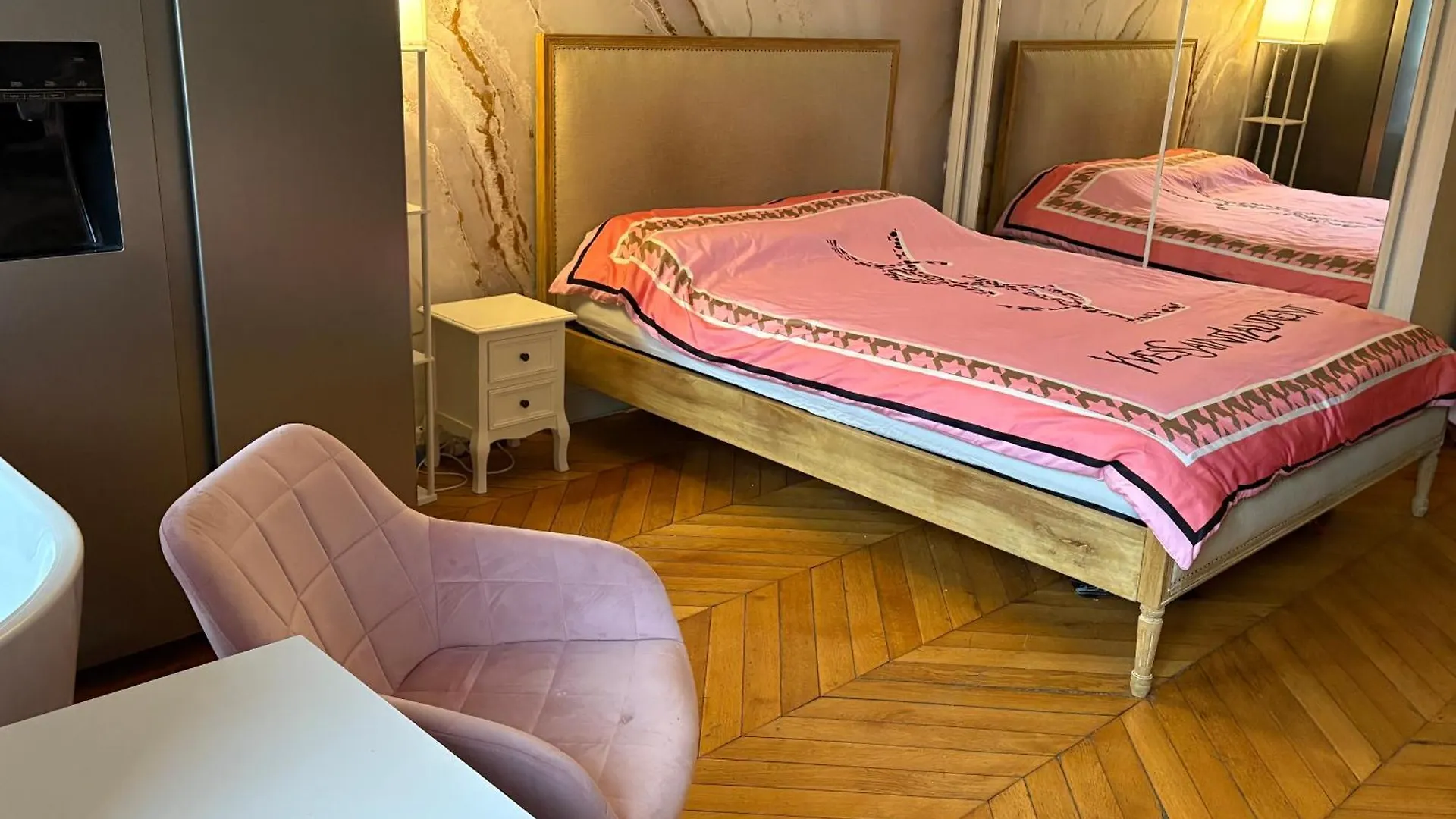 アパート Wonderful Room Nearby Champs Elysees パリ